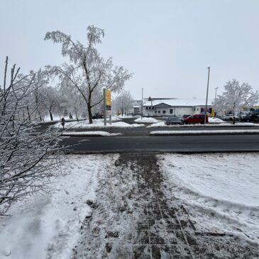 Unfallflucht mit verletzter Fußgängerin – Zeugenaufruf