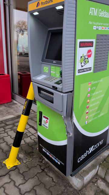 Dreiste Tat: Mit Radlader versucht Geldautomaten aufzubrechen