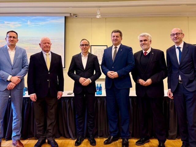 Ministerpräsident Sven Schulze: „Mit dem Neustart für DOMO sichern wir hunderte Arbeitsplätze und die Zukunft des Chemiestandorts Leuna.“