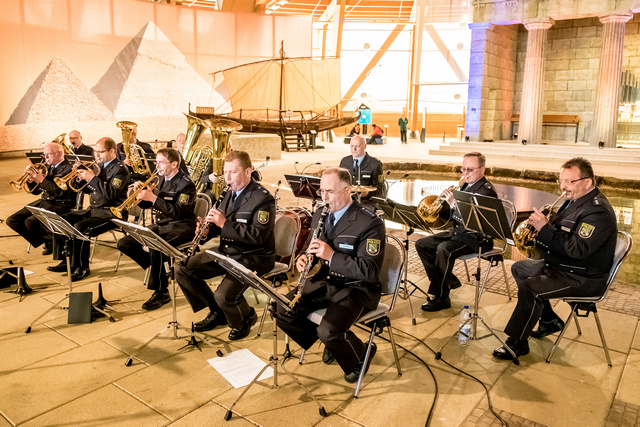 Wissenschaft und Walzer im Jahrtausendturm / Landespolizeiorchester spielt am 26. April 2026 zur „Musik im Turm“ auf