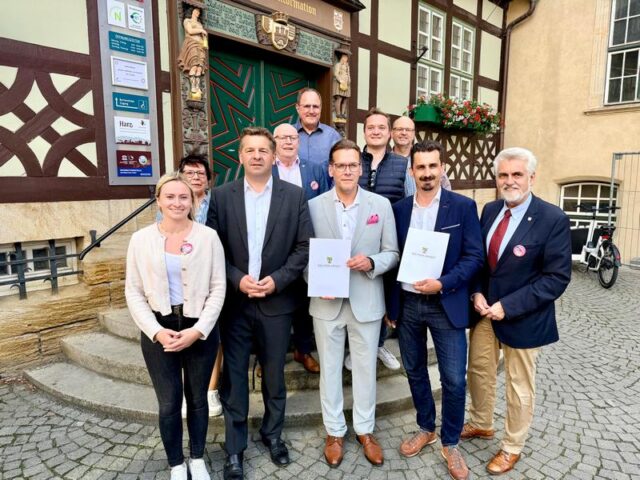 Ganzjahresloipe in Schierke kann kommen: Ministerpräsident Sven Schulze überreichte Förderbescheid