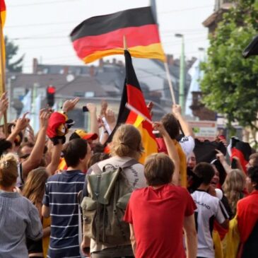 ifo Konjunkturumfrage: Unternehmen etwas optimistischer vor Fußballturnieren