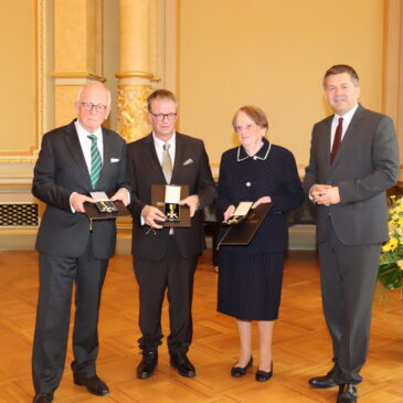 Ministerpräsident Sven Schulze überreichte drei Landesverdienstorden