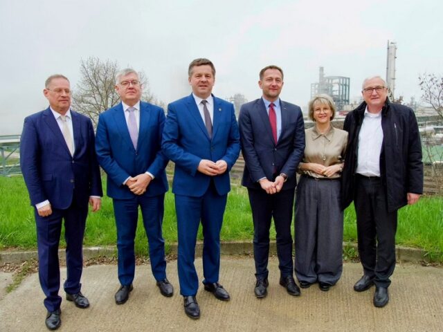 Klare Signale aus Piesteritz: Ministerpräsident Sven Schulze und EU-Agrarkommissar Christophe Hansen fordern faire Bedingungen für Industrie und Landwirtschaft