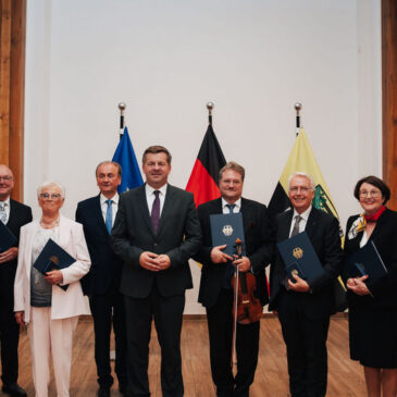 Ministerpräsident Sven Schulze überreichte acht Bundesverdienstorden in Jerichow