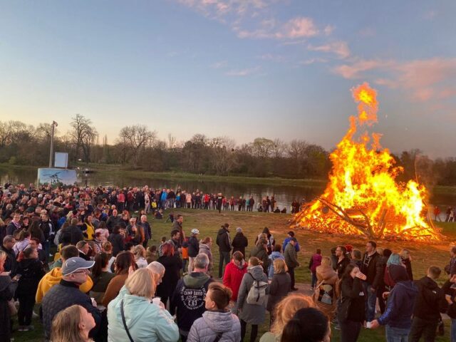Landeshauptstadt genehmigt 24 öffentliche Osterfeuer / Ordnungsamt kontrolliert an Feiertagen