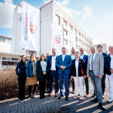 Ministerpräsident Sven Schulze im Roland-Ärztehaus: „Gute medizinische Versorgung muss auch im ländlichen Raum erreichbar sein.“