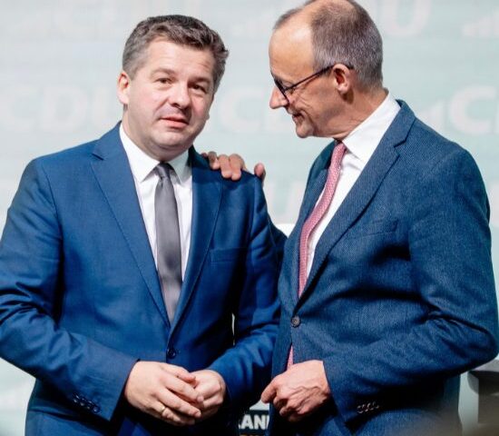 Bundeskanzler Friedrich Merz und Ministerpräsident Sven Schulze besuchen Sandoz-Standort Barleben