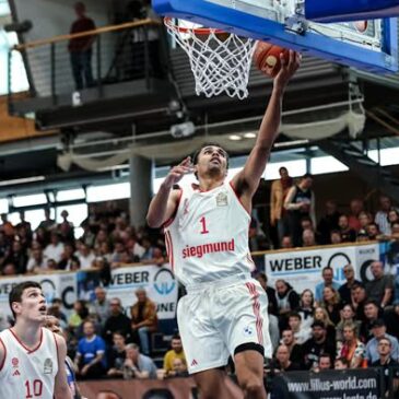 Ministerpräsident Sven Schulze in Weißenfels bei Punktspiel der Basketball-Bundesliga