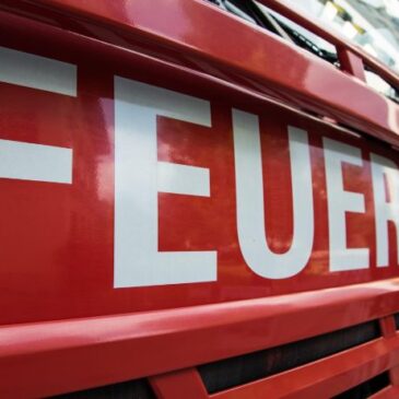 Brandschutz: Staatssekretär übergibt neues Feuerwehrhaus in Kathendorf