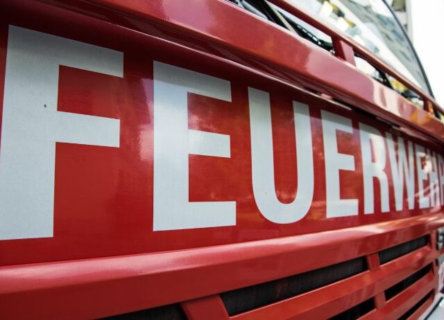 Brandschutz: Staatssekretär übergibt neues Feuerwehrhaus in Kathendorf