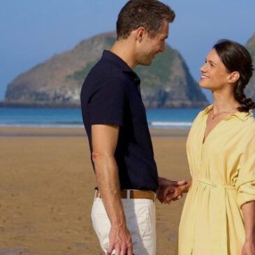 💘 Aus der Herzkino-Reihe Rosamunde Pilcher – Liebe und andere Schätze (ZDF 20:15 – 21:45 Uhr)