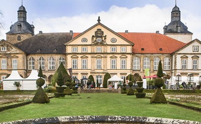 Gartenträume ab 24. April auf Schloss Hundisburg: Inspirationen, Pflanzenvielfalt und Gartenkultur im Frühling