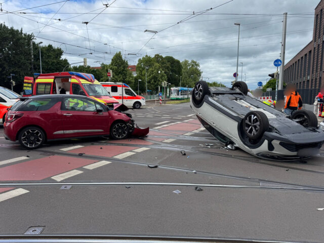 Vorfahrt missachtet: Verkehrsunfall mit mehreren Verletzten
