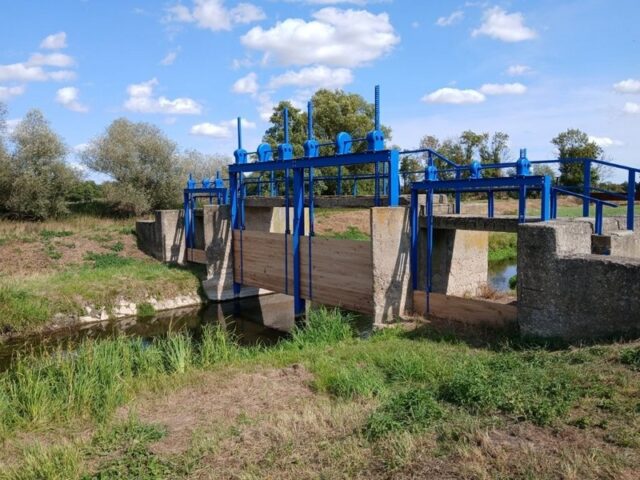 Naturschutzgebiet leidet schon jetzt unter anhaltender Trockenheit / Landkreis Börde: LHW setzt Wehre für mehr Wasserrückhalt im „Großen Bruch“