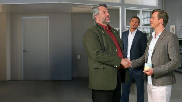 Krimiserie: Die Rosenheim-Cops – Auch Überflieger stürzen ab (ZDF 16:10 – 17:00 Uhr)