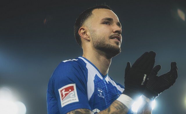 Falko Michel hat seinen Vertrag beim 1. FC Magdeburg verlängert / Mittelfeldakteur spielt seit 2024 für die Blau-Weißen
