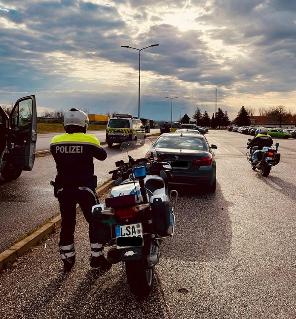 Alkohol- und Drogendelikte: Umfangreiche Verkehrskontrollen auf der A2 und A36