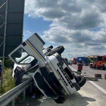Wohnmobil überschlägt sich auf der A2 – Zwei Personen leicht verletzt