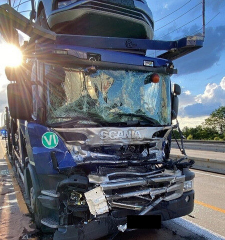 Verkehrsunfall auf der A2 mit einer schwerverletzten Person