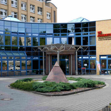 Gesundheitsministerin Petra Grimm-Benne übergibt Fördermittel zur Wiederherstellung des ambulanten OPs in Stendal