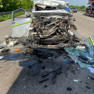 Verkehrsunfall auf der A2: 59-Jähriger Transporterfahrer wird schwer verletzt