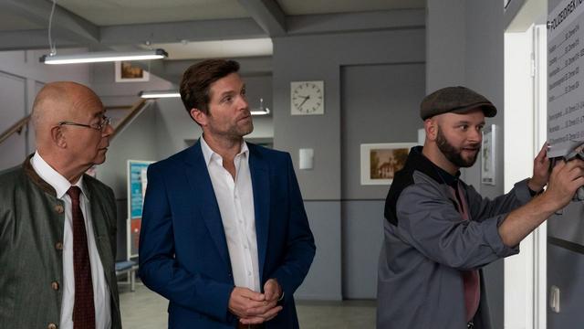 Krimiserie: Die Rosenheim-Cops – Ein Date auf Umwegen (ZDF 19:25 – 20:15 Uhr)