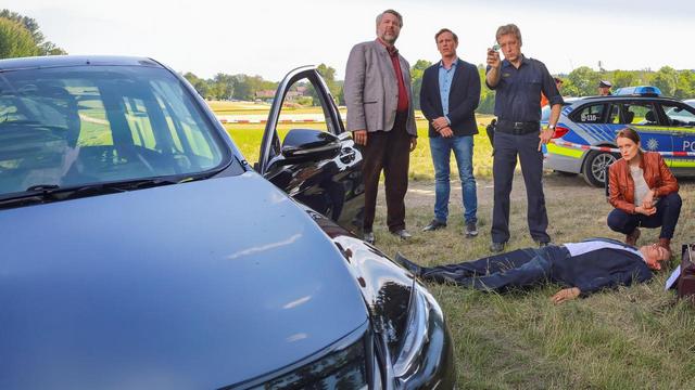Krimiserie: Die Rosenheim-Cops – Feldmanns letzte Fahrt (ZDF 16:10 – 17:00 Uhr)