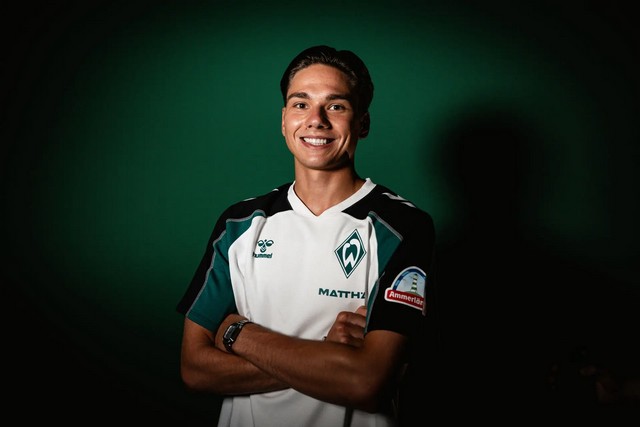 Kapitel Bundesliga: Dariusz Stalmach unterschreibt beim SV Werder Bremen