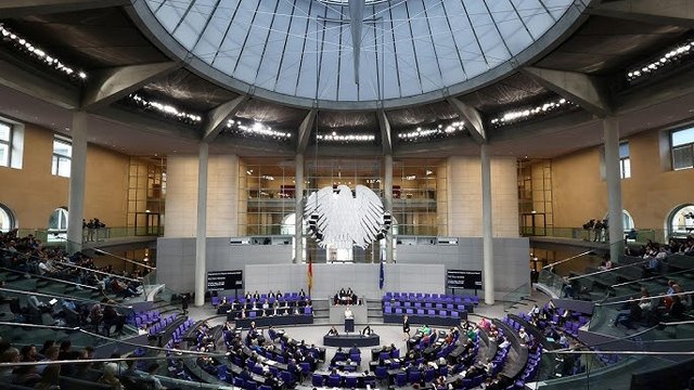 Bundestag 🔵 ab 09:00 LIVE u.a. zum Altersvorsorgereformgesetz und der Zukunft der Automobilindustrie | 27.03.26