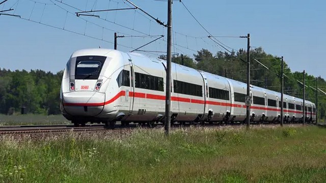ICE blockiert Zugverkehr durch Altmark