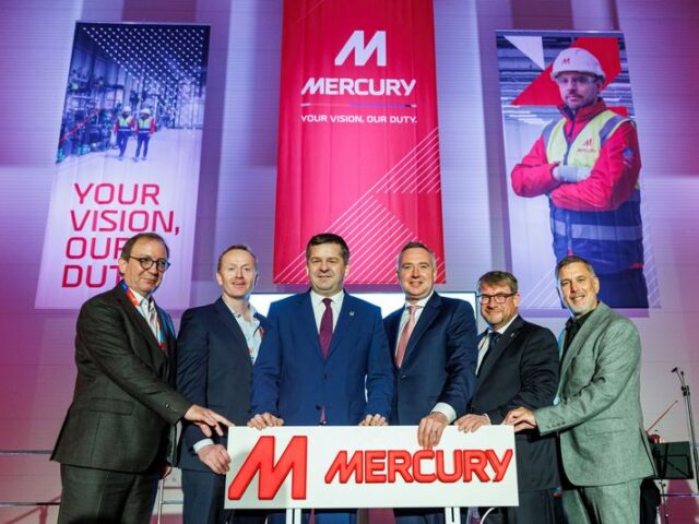 Ministerpräsident Schulze weiht neues Anlagenbauzentrum von Mercury ein