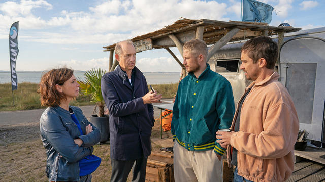 Krimi: Nord Nord Mord – Sievers und der Traum vom Fliegen (ZDF 20:15 – 21:45 Uhr)