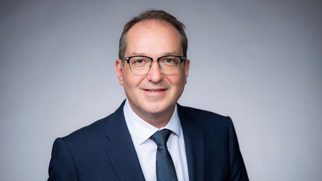 Schutz von Kindern: Dobrindt gegen Social-Media-Verbot