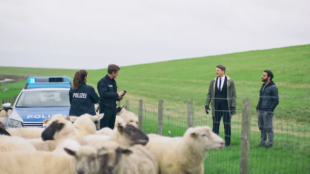 Krimi: Friesland – Schmutzige Deals (ZDFneo 21:45 – 23:15 Uhr)