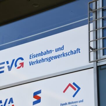 Nach tödlicher Attacke in Regionalbahn: EVG fordert Doppelbesetzung im Zugbegleitdienst
