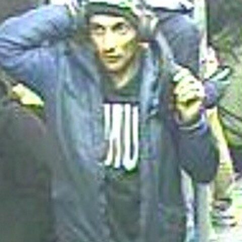 Verstoß gegen Waffengesetz: Polizei sucht mit Foto nach Tatverdächtigen