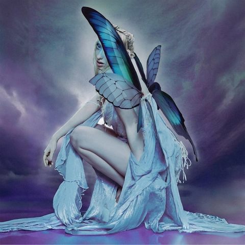 LUNA veröffentlicht ihre zauberhafte neue Single “Away With The Fairies”