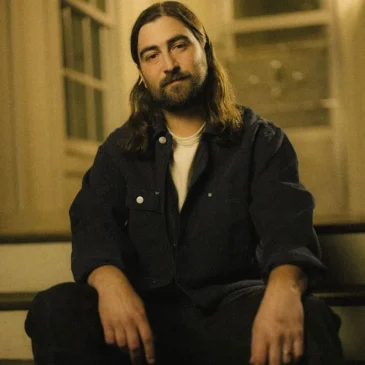 Noah Kahan veröffentlicht seine neue Single “Porch Light”