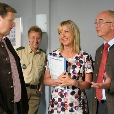 Krimiserie: Die Rosenheim-Cops – Tod in Nachbars Garten (ZDF 16:10 – 17:00 Uhr)