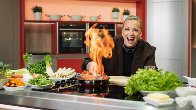 Die Küchenschlacht XXL – Das große Duell – Hobbyköche gegen Profis (ZDF  20:15 – 21:45 Uhr)